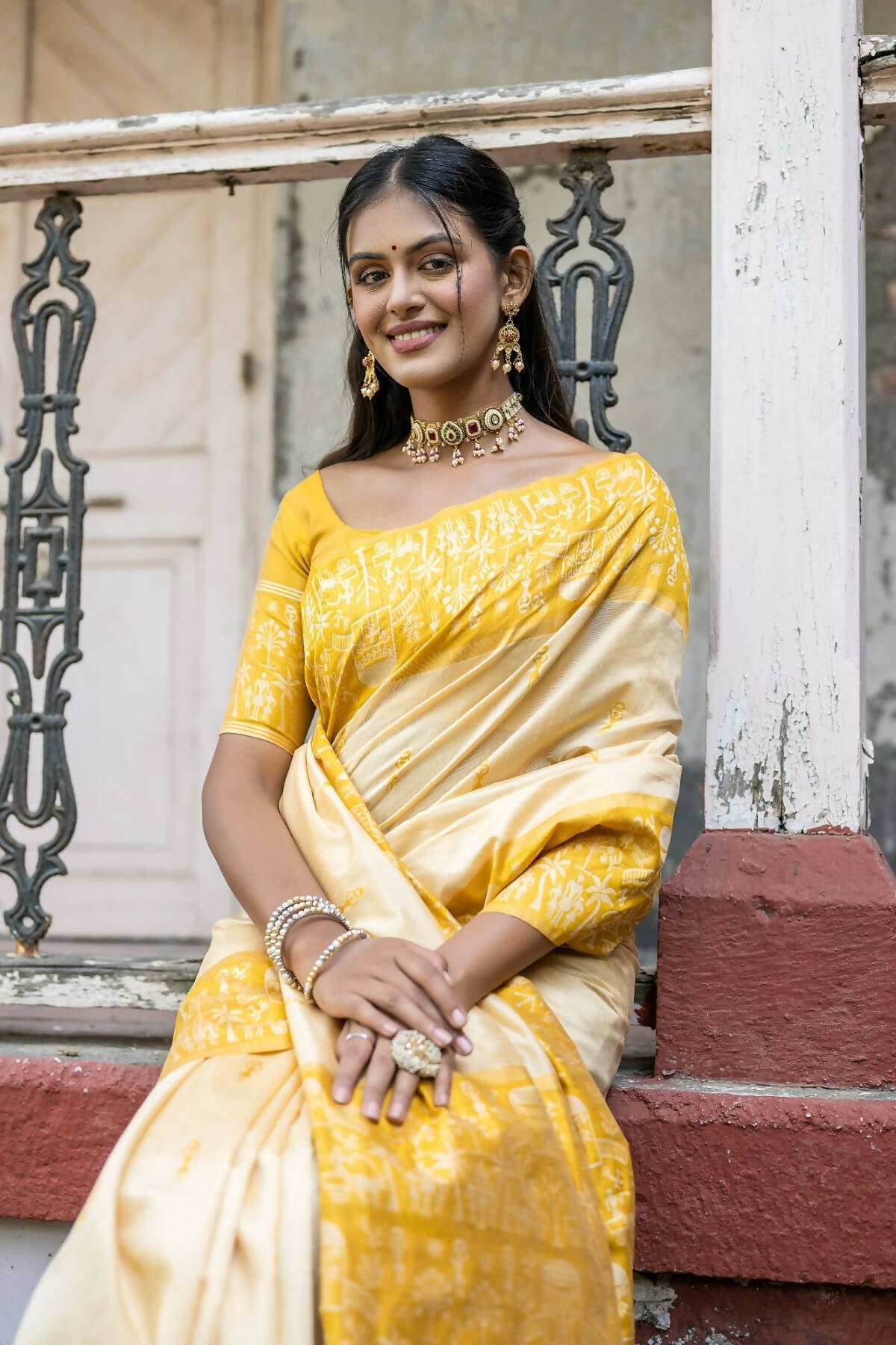 Vishnu Weaves Women's Yellow Handloom Raw Silk Woven Saree with Blouse - Swadesiicart