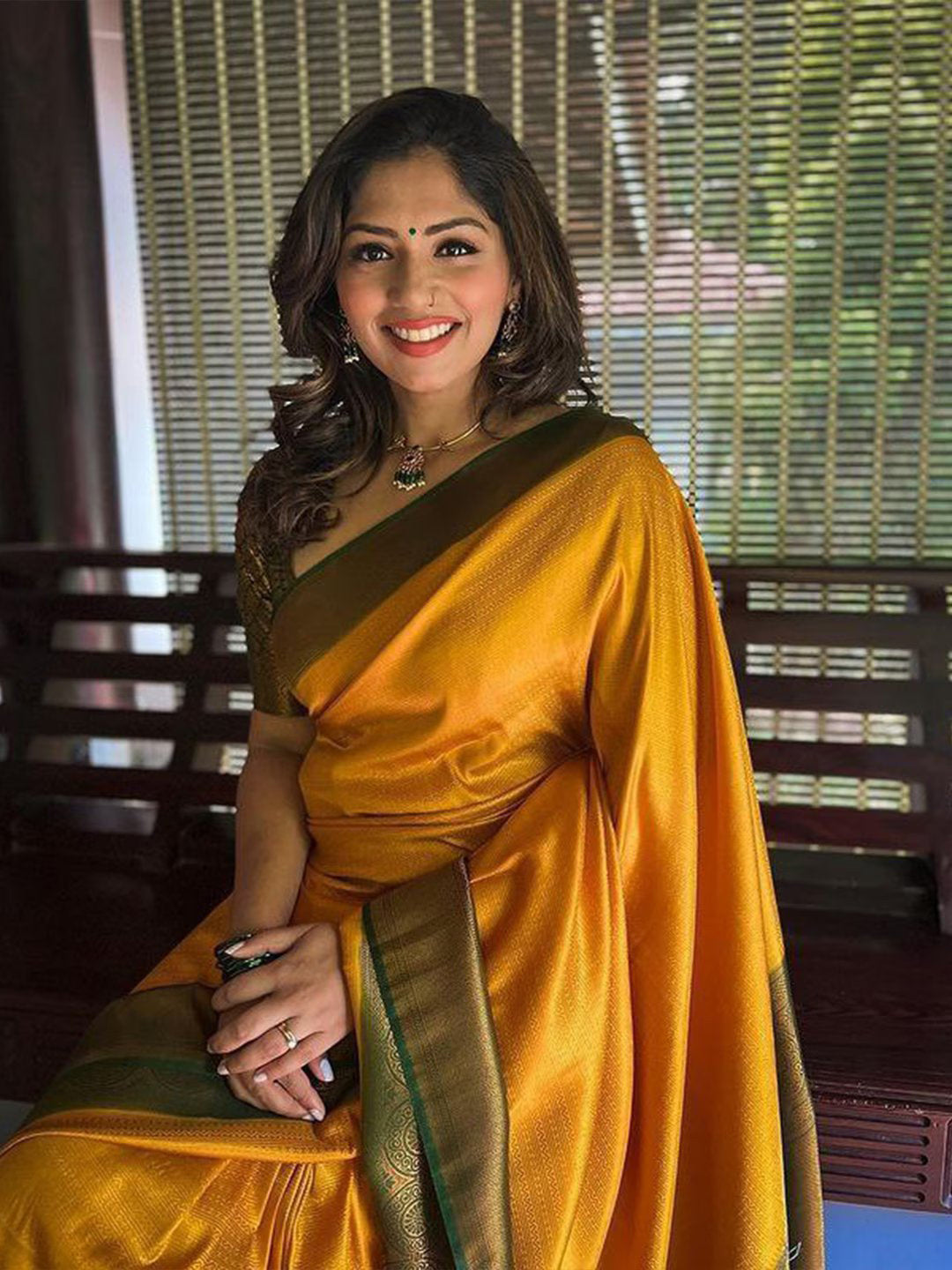 Kalini Ethnic Motif Woven Design Zari Banarasi Saree | Swadesiicart