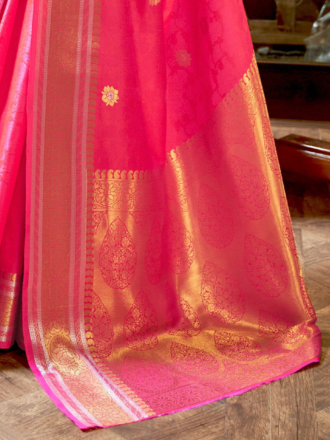 Mitera Pink & Golden Floral Zari Silk Blend Banarasi Saree | Swadesiicart
