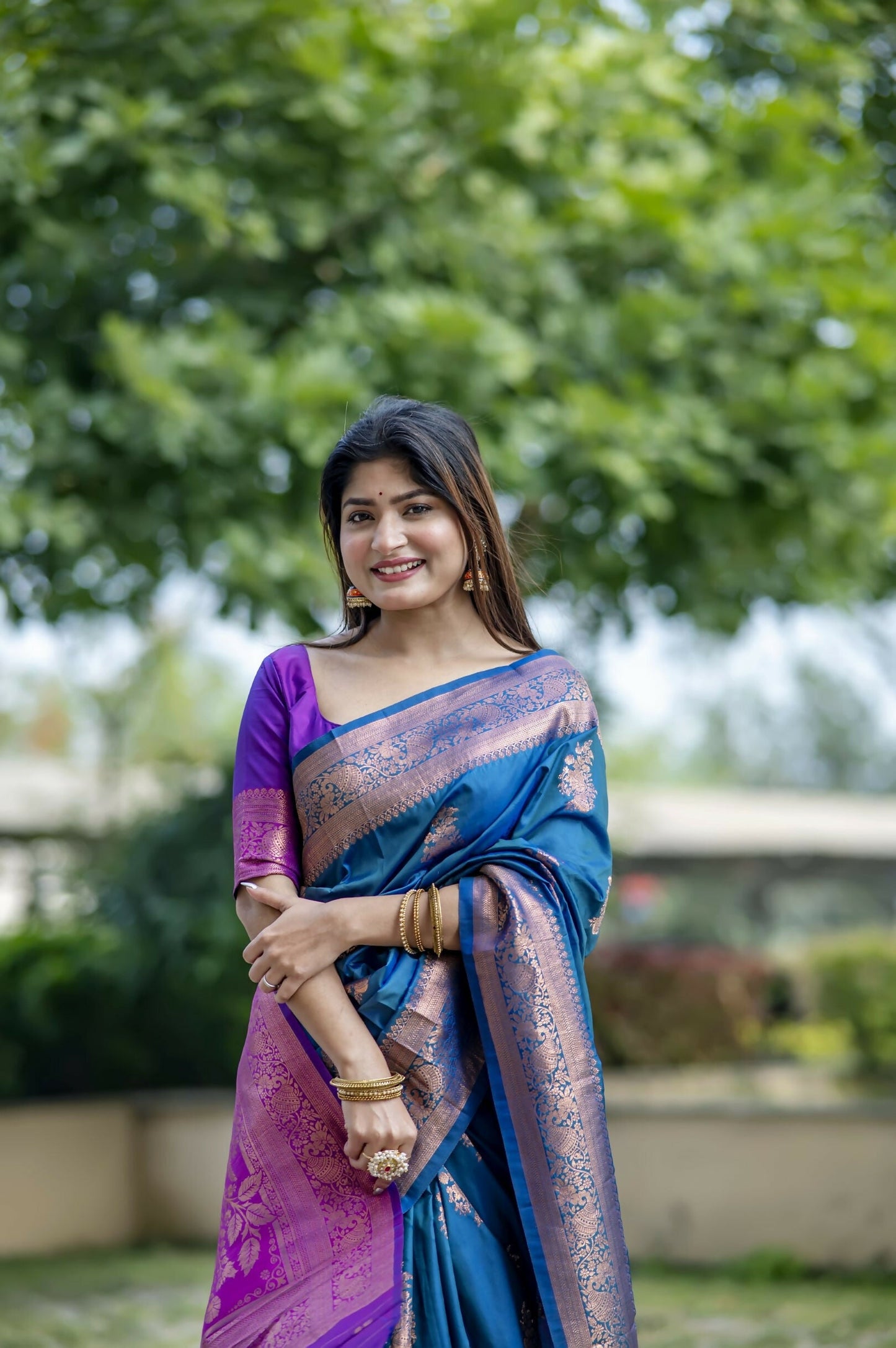 Vishnu Weaves Women's Blue Banarasi Silk Saree with Blouse - Swadesiicart