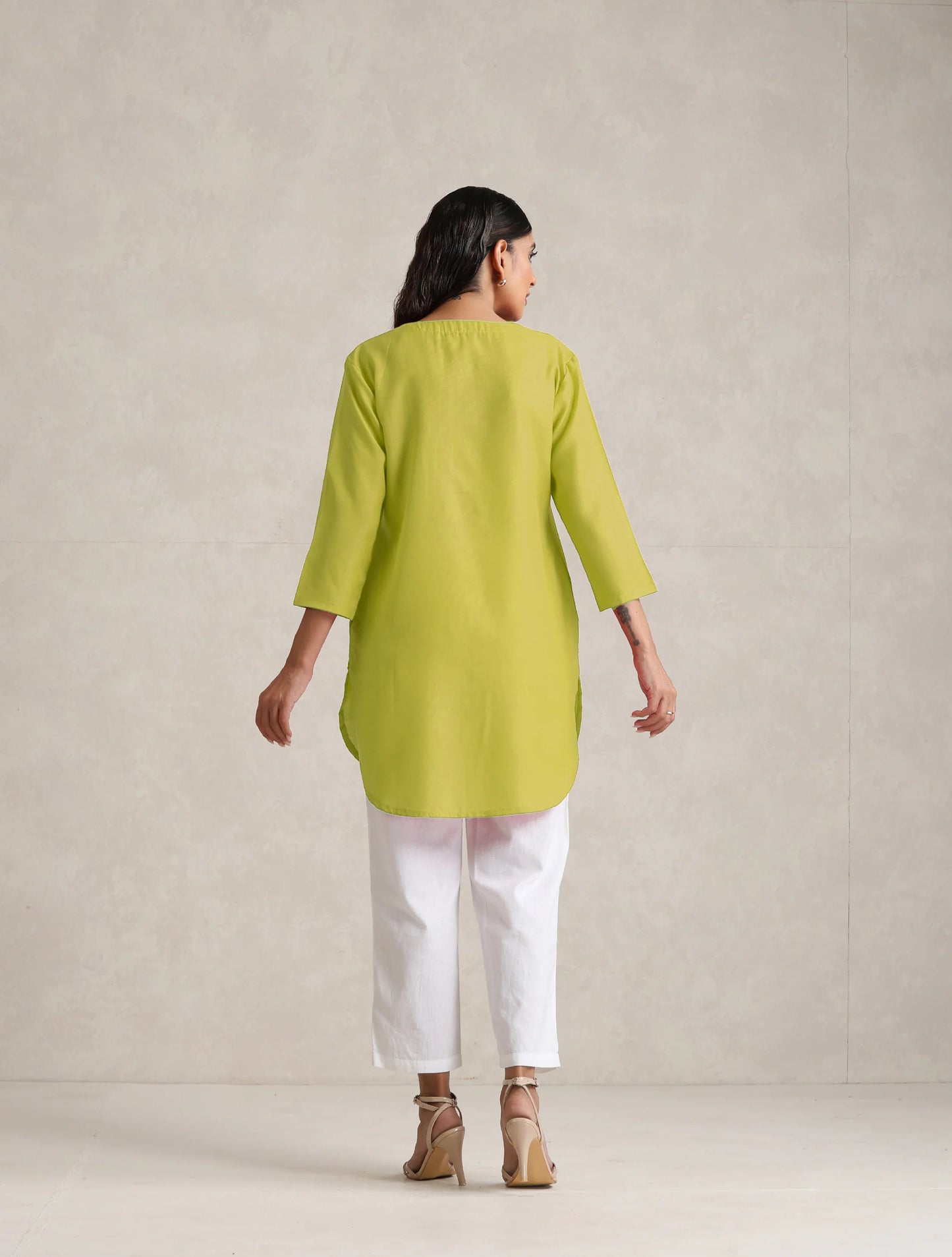 trueBrowns Lime Cotton Blend Short Kurta | Swadesiicart