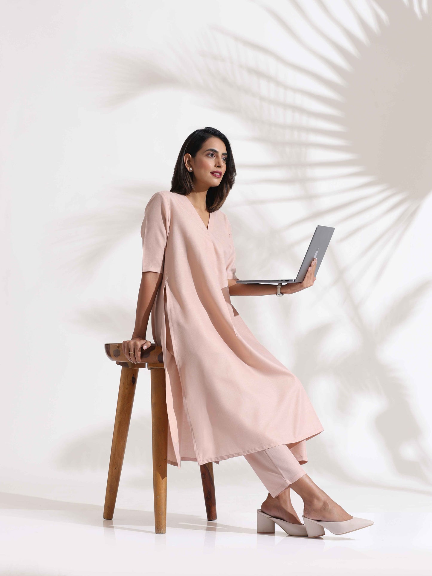trueBrowns Light Pink Slub Kurta Set | Swadesiicart