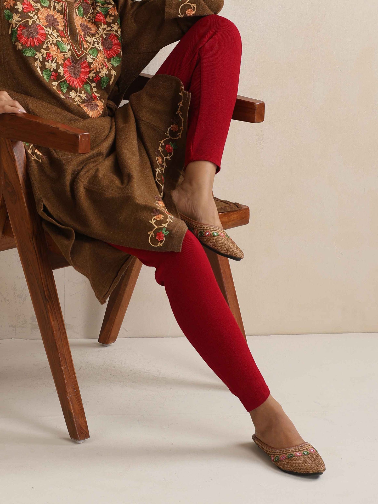 trueBrowns Brown Kashmiri Floral Embroidered Woollen Phiran Kurta | Swadesiicart