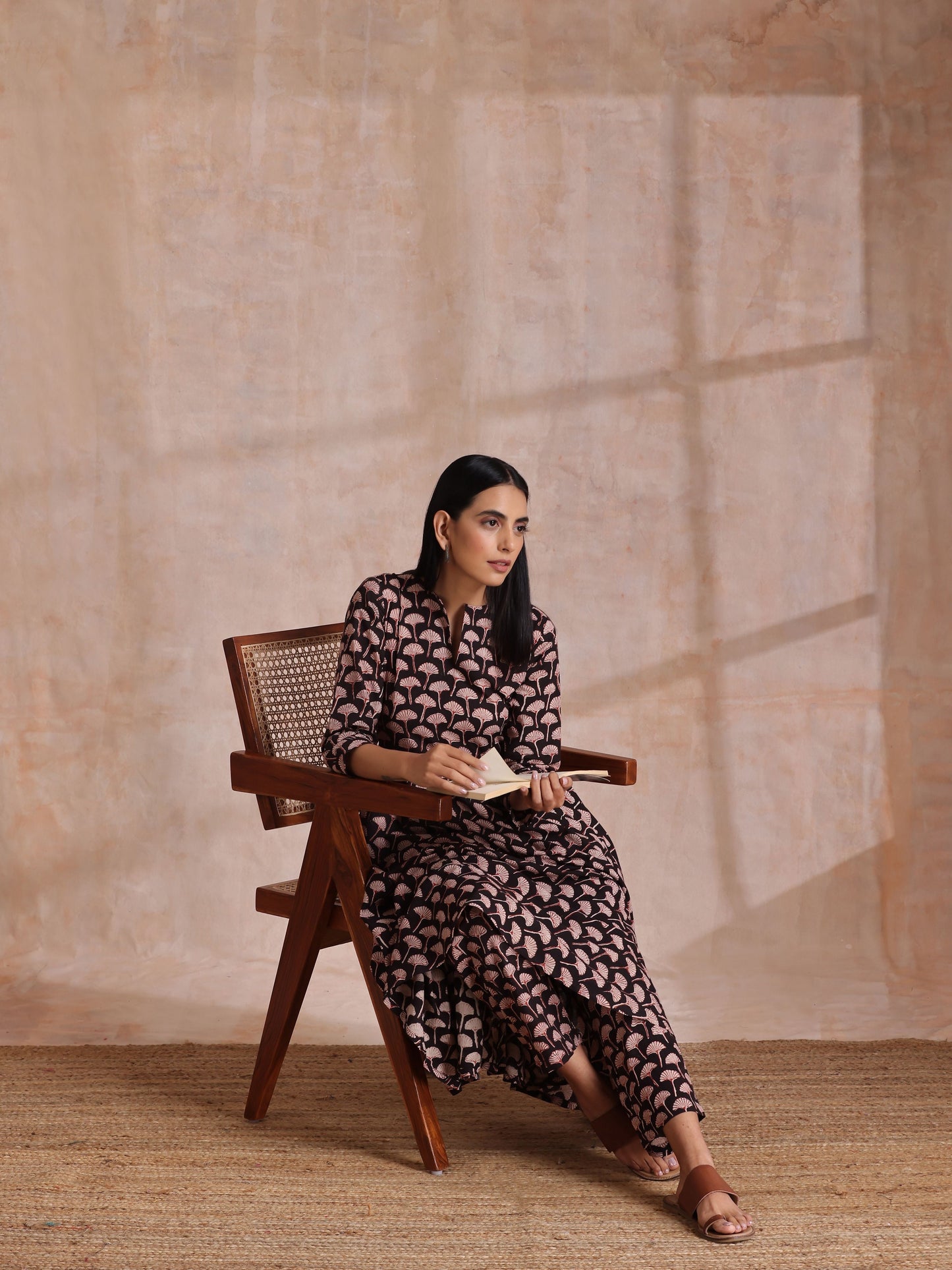 trueBrowns Black Floral Bagru Print Cotton Flared Kurta Pant Set | Swadesiicart