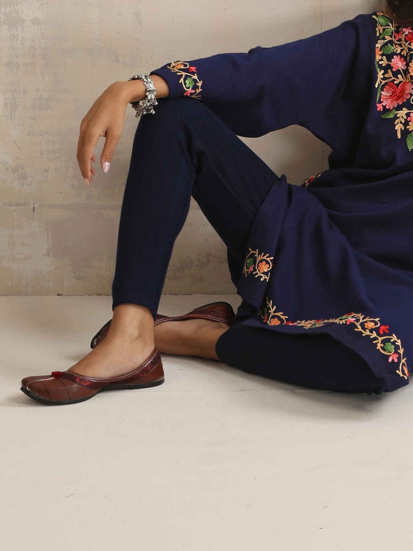 trueBrowns Blue Floral Embroidered Woollen Phiran Kurta | Swadesiicart