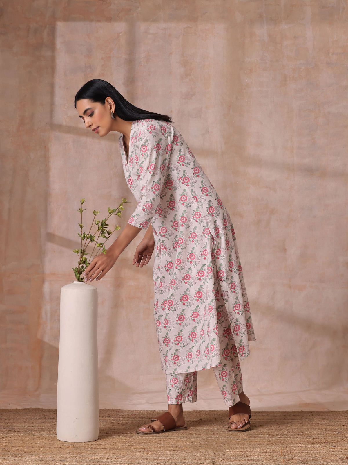 trueBrowns Pink Green Buta On White Block Print Cotton Slit Kurta Pant Set