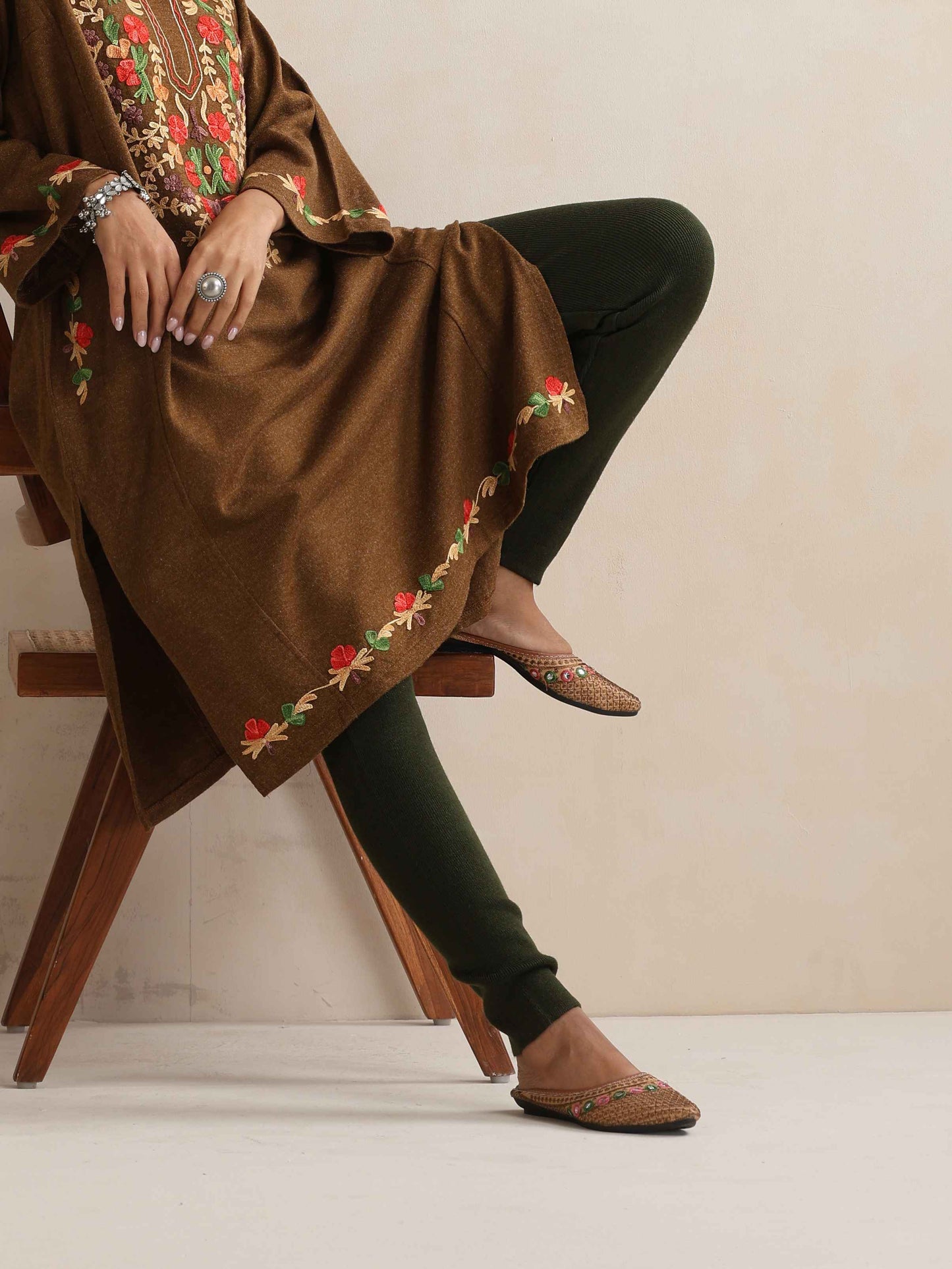 trueBrowns Brown Kashmiri Embroidered Woollen Phiran Kurta | Swadesiicart