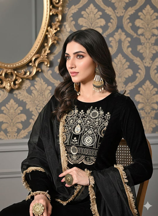 Myshka Women Black Velvet Embroidered Full Sleeve Kurta Set with Organza Dupatta - Swadesiicart