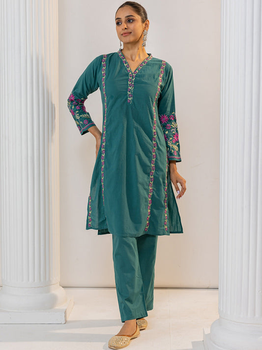 HOUSE OF KARI Floral Embroidered Regular Chikankari Kurta with Trousers | Swadesiicart