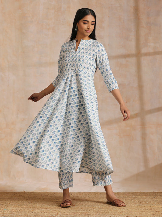 trueBrowns White With Blue Green Buta Print Cotton Flared Kurta Pant Set | Swadesiicart