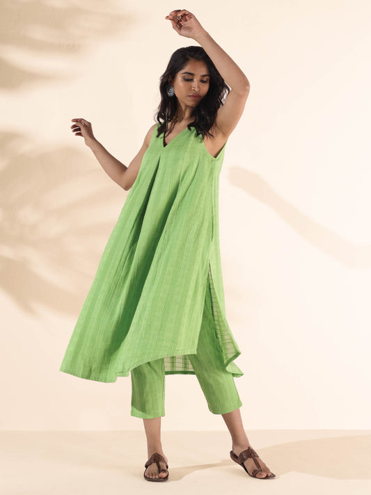 trueBrowns Green Cotton Dobby Sleeveless Kurta Pant Set | Swadesiicart
