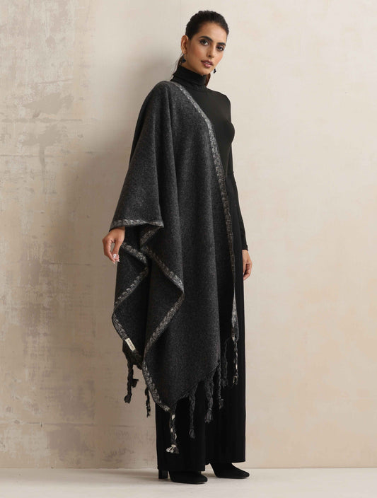 trueBrowns Black Tassel Woollen Stole | Swadesiicart