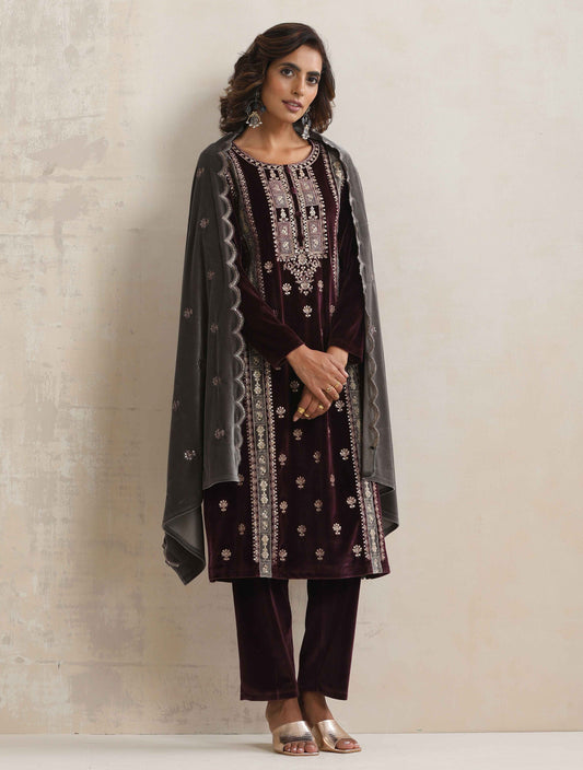 trueBrowns Purple Velvet Embroidered Kurta Pant Dupatta Set | Swadesiicart