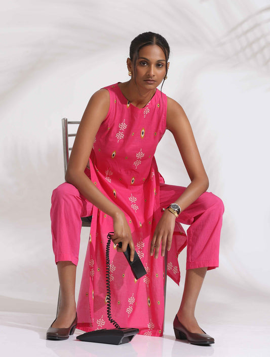 trueBrowns Pink Cotton Print Sleeveless Kurta Set | Swadesiicart