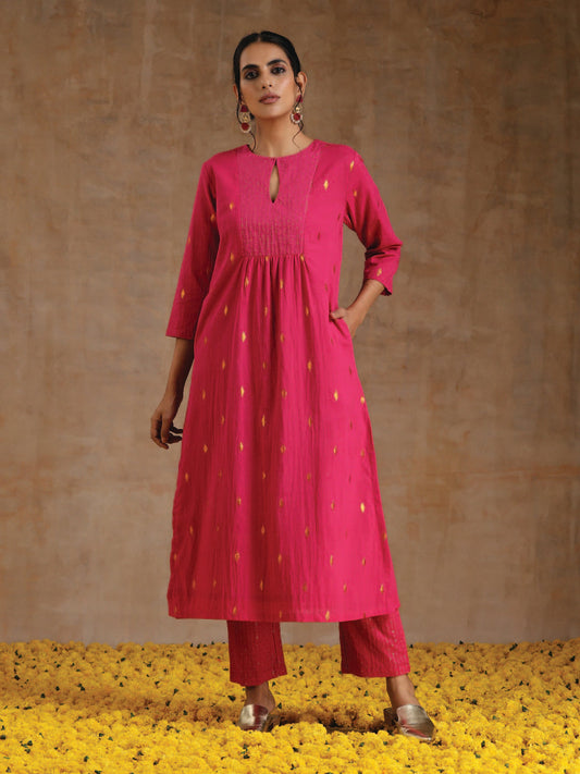 trueBrowns Pink Gold Cotton Yoke Kurta Set | Swadesiicart