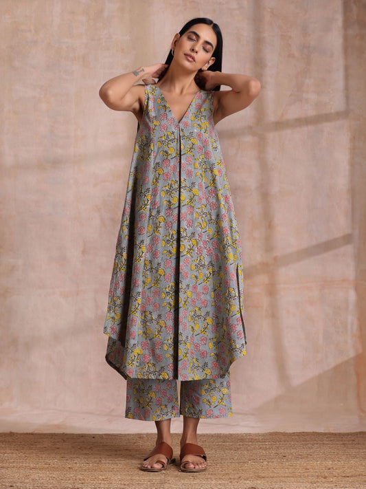 trueBrowns Grey Overall Floral Block Print Cotton Sleeveless Flared Kurta Pant Set | Swadesiicart