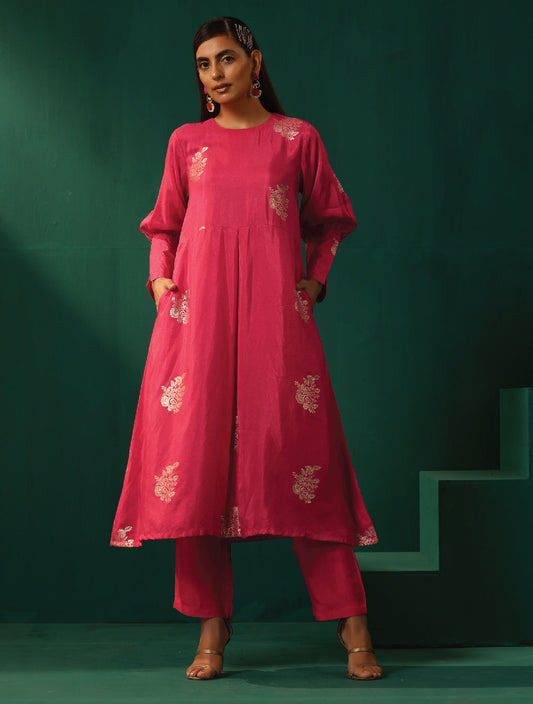 trueBrowns Pink Floral Viscose Silk Round Neck Puff Sleeve Kurta Pant Set | Swadesiicart