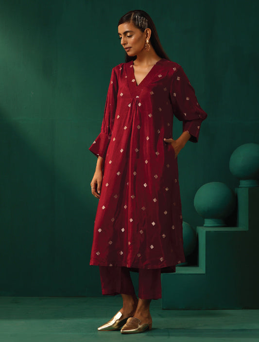trueBrowns Maroon Diamond Viscose Silk Puff Sleeve Kurta Pant Set | Swadesiicart