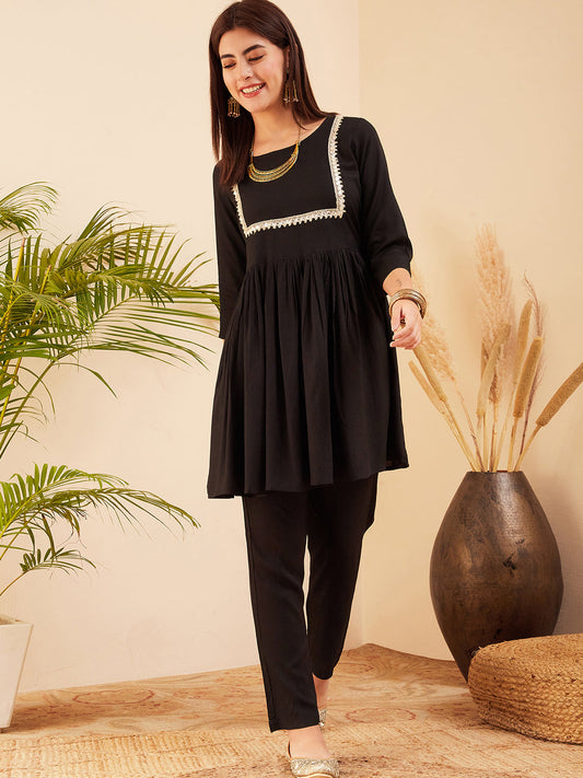 InWeave Women's Black Round Neck Square Gota Work Kurta Pant Set - Swadesiicart