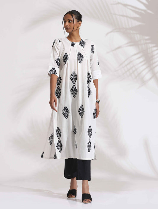 trueBrowns White Cotton Print Pleated Kurta Set | Swadesiicart