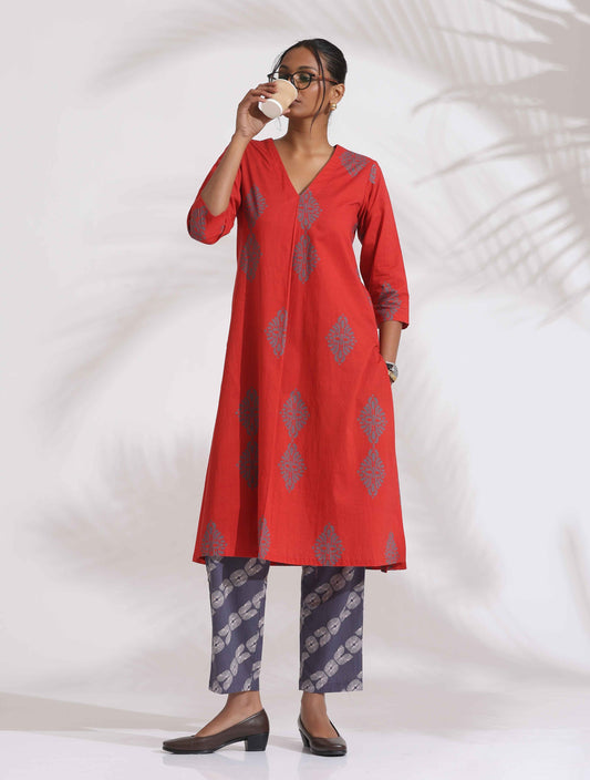 trueBrowns Red Cotton Print Kurta Set | Swadesiicart