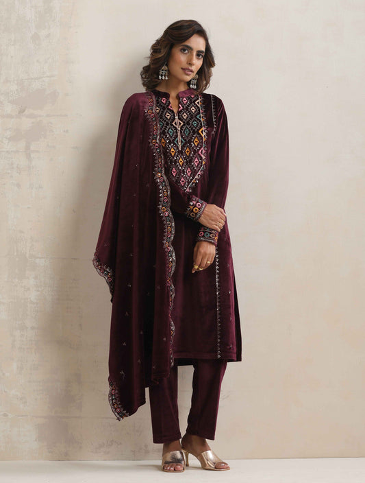 trueBrowns Purple Velvet Geometric Embroidered Kurta Pant Dupatta Set | Swadesiicart