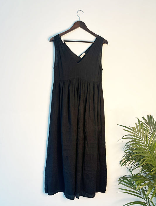 trueBrowns Black Slub Dress | Swadesiicart