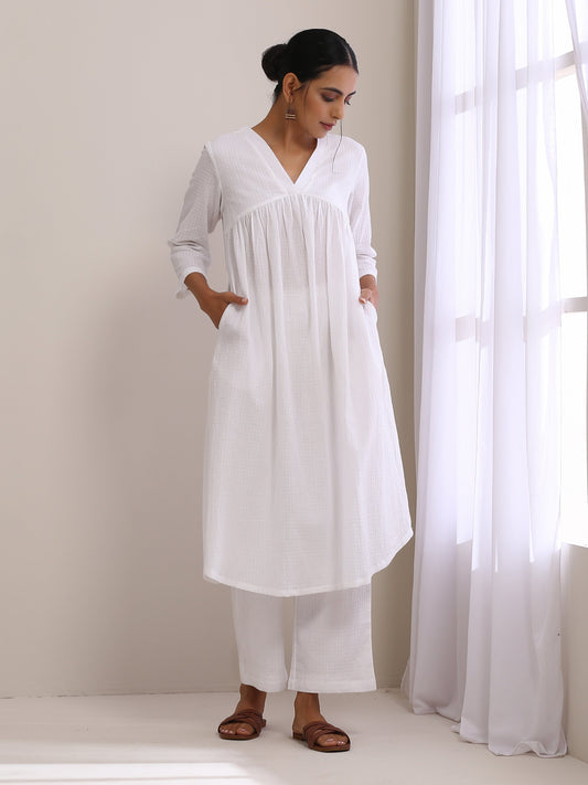 trueBrowns White Dobby Flared Slit Kurta Pant Set | Swadesiicart