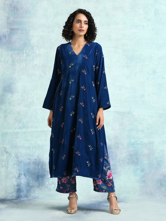 trueBrowns Blue Embroidered Velvet High Slit Kurta | Swadesiicart