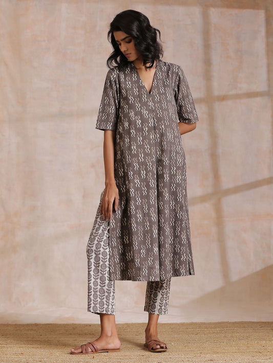 trueBrowns Clay Dabu Zig-Zag Motifs Print Cotton Kurta Pant Set | Swadesiicart
