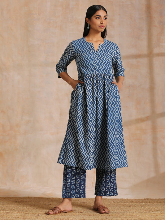 trueBrowns Indigo Dabu Zig-Zag Lines Print Cotton Flared Kurta Pant Set | Swadesiicart