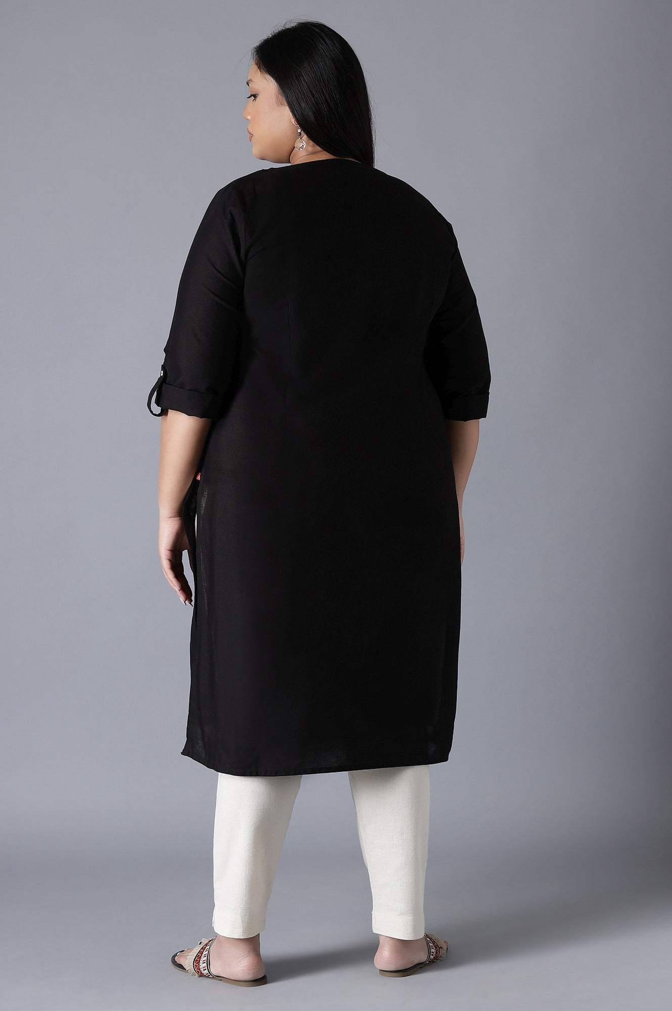 W for Woman Black Round Neck Solid kurta