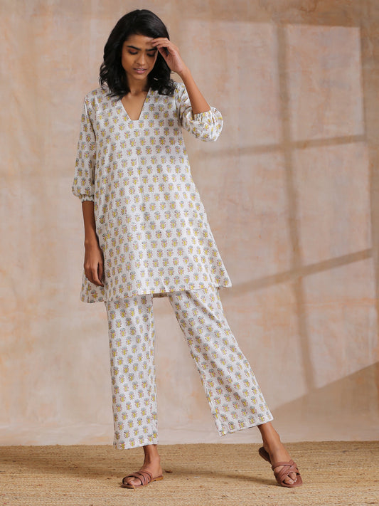 trueBrowns Multi Color Floral Booti Print Cotton V-Square Neck Co-Ord Set - Swadesiicart