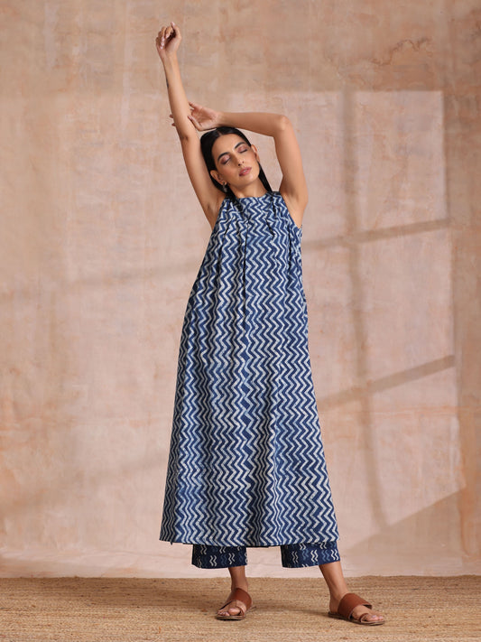 trueBrowns Indigo Dabu Zig-Zag Lines Print Cotton Sleeveless Kurta Pant Set | Swadesiicart