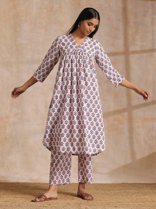 trueBrowns White With Pink Blue Floral Block Print Cotton Flared Slit Kurta Pant Set | Swadesiicart
