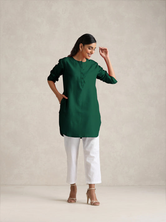 trueBrowns Dark Green Cotton Blend Short Kurta | Swadesiicart