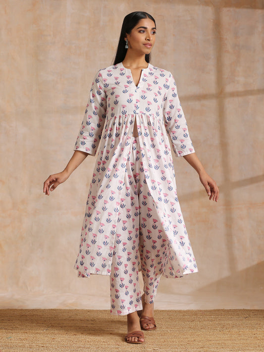 trueBrowns White With Pink Blue Buta Block Print Cotton Kurta Pant Set | Swadesiicart
