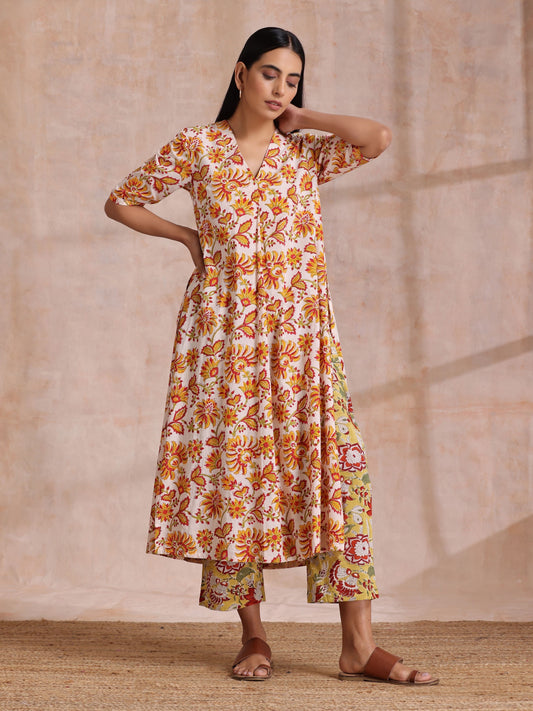 trueBrowns Red Overall Floral On White Cotton Block Print Kurta Pant Set | Swadesiicart