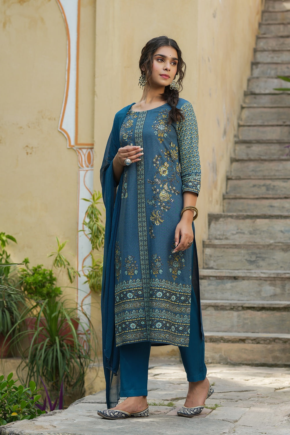 Juniper Indigo Rayon Festive Printed Straight Skd For Women | Swadesiicart
