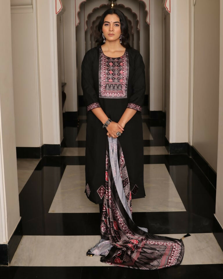 Jyoti Fashion Women's Black Viscos Simmer Hand Work with Floral Printed Kurta Set | Swadesiicart