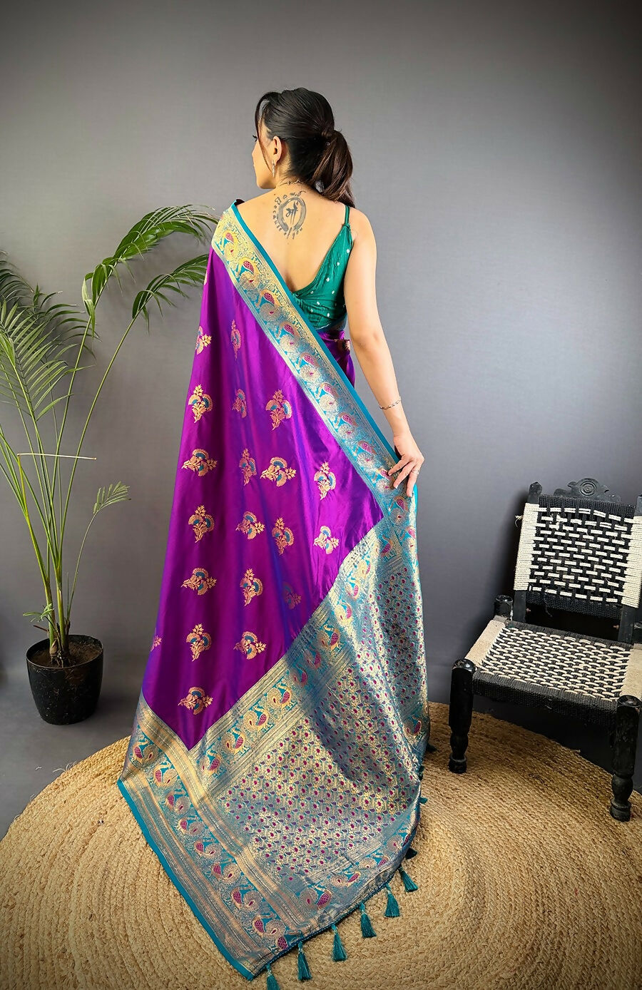 Joban Fashion Banarasi Magenta Woven Soft Silk Saree | Swadesiicart