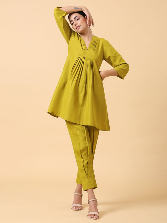 trueBrowns Cotton Linen Lime Green Pleated Co-Ord Set - Swadesiicart