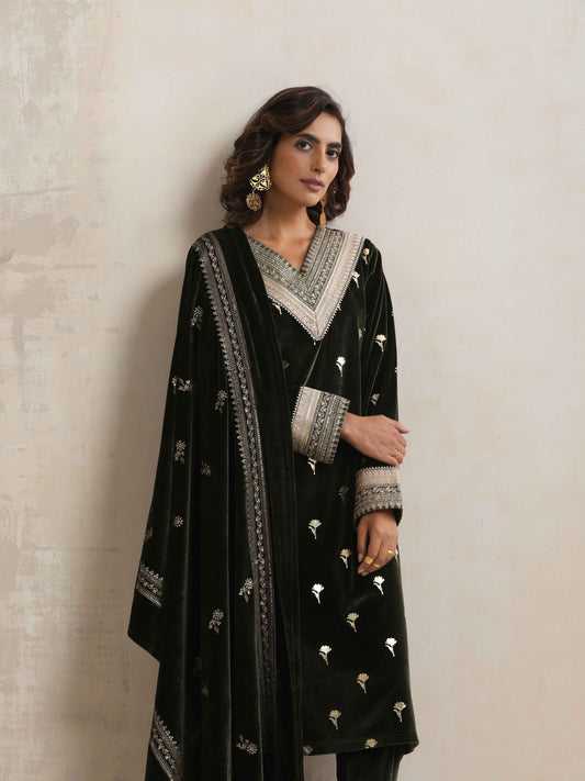 trueBrowns Green Velvet Floral Embroidered Kurta Pant Dupatta Set | Swadesiicart