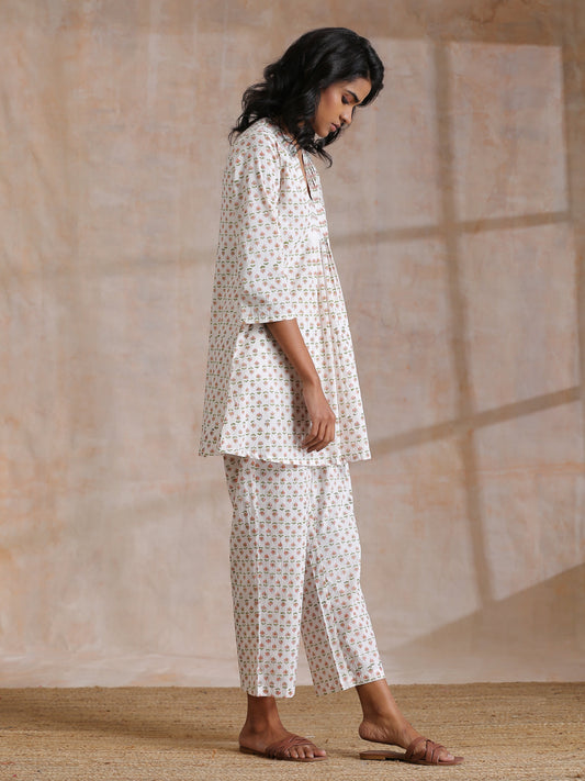 trueBrowns White With Small Floral Booti Print Cotton Pleated Co-Ord Set - Swadesiicart