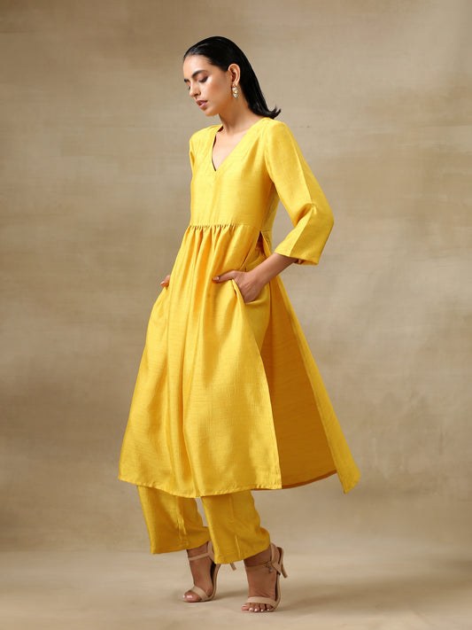trueBrowns Yellow Textured Silk High Slit Gathered Kurta Set | Swadesiicart
