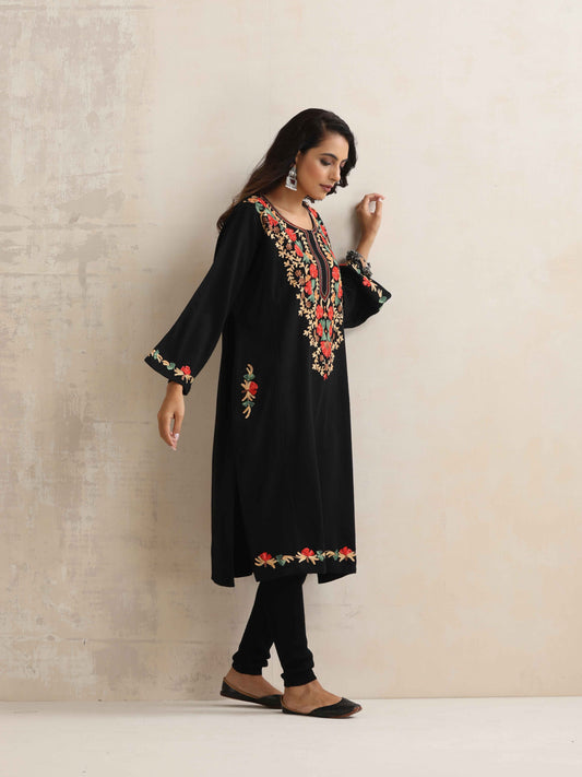 trueBrowns Black Kashmiri Embroidered Woollen Phiran Kurta | Swadesiicart