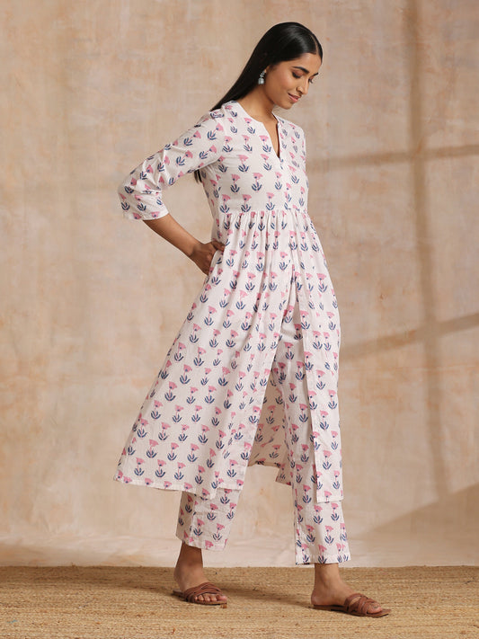trueBrowns White With Pink Blue Buta Block Print Cotton Kurta Pant Set | Swadesiicart