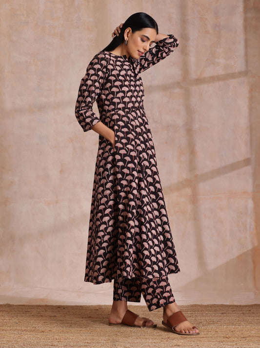 trueBrowns Black Floral Bagru Print Cotton Flared Kurta Pant Set | Swadesiicart
