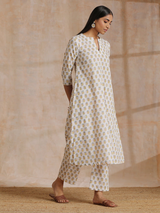 trueBrowns Multi Color Floral Booti Print Cotton Flared Kurta Pant Set | Swadesiicart