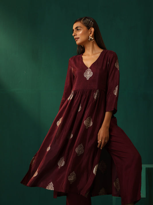 trueBrowns Wine Geometric Viscose Silk High Slit Kurta Pant Set | Swadesiicart